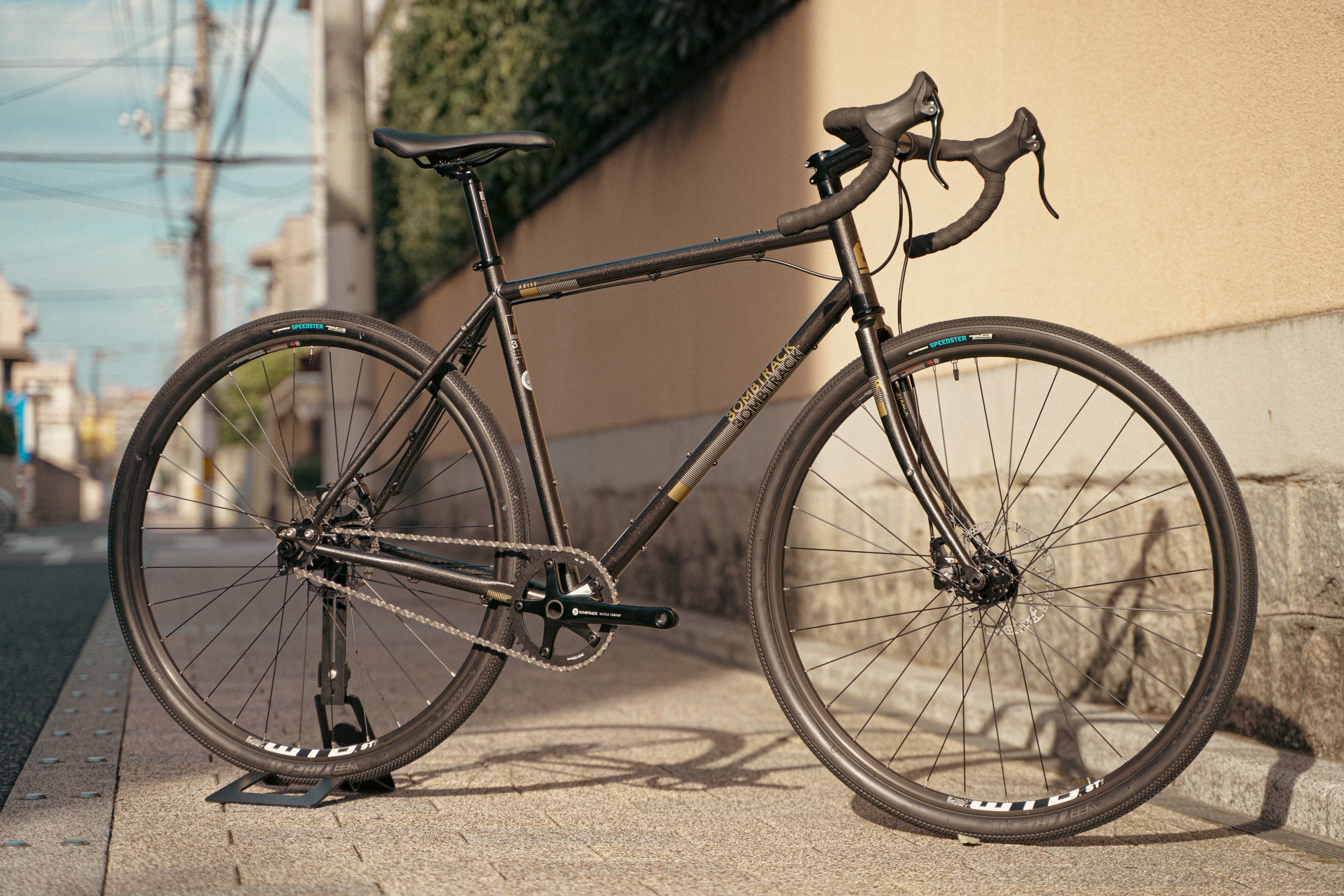 新ブランド「BOMBTRACK」を取扱始めました。 – Grumpy Bike Shop