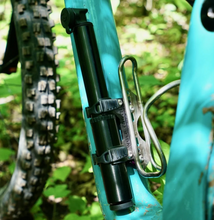 画像をギャラリービューアに読み込む, Wolftooth EnCase Pump 85cc with Hex Bit Wrench Multi-Tool & Chain + Tire Plug Multi-Tool ウルフトゥース ハンドポンプ マルチツール