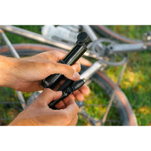 画像をギャラリービューアに読み込む, Wolftooth EnCase Pump 40cc with Chain + Tire Plug Multi-Tool ウルフトゥース