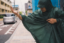 画像をギャラリービューアに読み込む, FAIRWEATHER packable rain poncho フェアウェザー