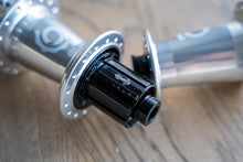 画像をギャラリービューアに読み込む, 【中古】INDUSTRYNINE TORCH MTBハブ リビルト品