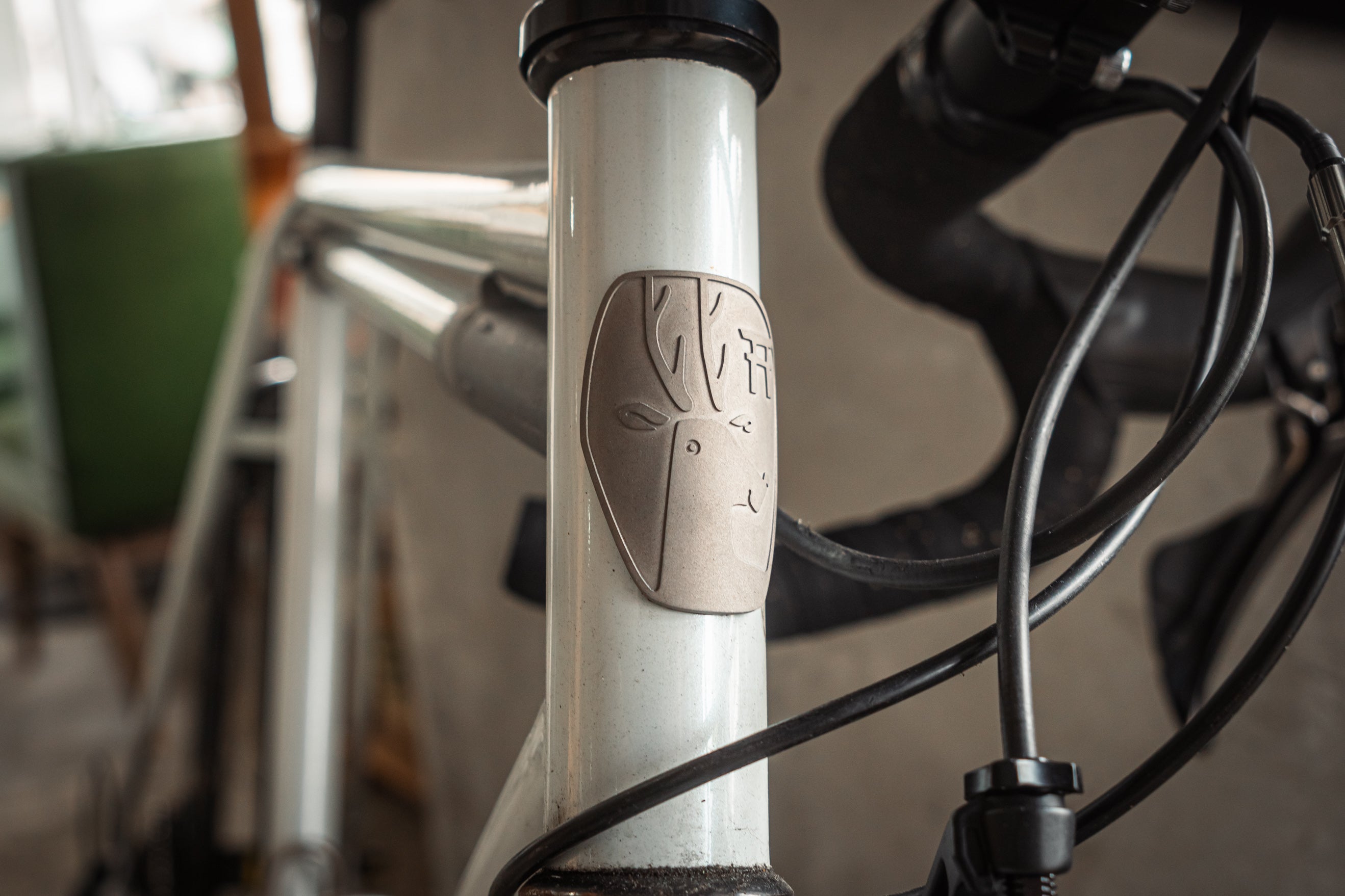 Sig.Rando & KOGO】 チタン製 オリジナルヘッドバッジ – Grumpy Bike Shop