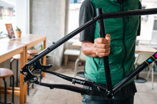 画像をギャラリービューアに読み込む, CRUST Evasion フレーム grumpyカスタム刻印