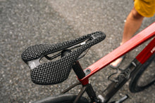 Load image into Gallery viewer, Selle Italia SLR × ENVEの3Dプリントサドル