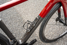 Load image into Gallery viewer, ENVE MeleeのダウンチューブとIconic Redのツートンカラー|サイズ52