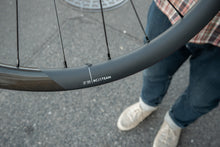 画像をギャラリービューアに読み込む, OQUO RC25TEAM シマノ HG 前後セット グラベルに最適 カーボンホイールセット 特価価格