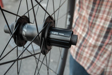 画像をギャラリービューアに読み込む, OQUO RC25TEAM シマノ HG 前後セット グラベルに最適 カーボンホイールセット 特価価格