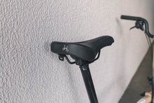Load image into Gallery viewer, BROMPTON C Line Explore 12spd (Mハンドル、ラック有り) サンドベージュ ブロンプトン(Brompton)の商品画像(写真2)