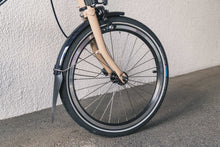 Load image into Gallery viewer, BROMPTON C Line Explore 12spd (Mハンドル、ラック有り) サンドベージュ ブロンプトン(Brompton)の商品画像(写真3)