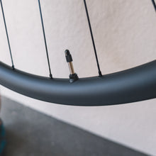 画像をギャラリービューアに読み込む, 【20%オフ】SHIMANO GRX WH-RX880-TL カーボンホイールセット チューブレス シマノ