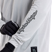 Load image into Gallery viewer, Troy Lee Designs Skyline LS Jersey Radioscape Mist トロイリーデザイン(Troy Lee Designs)の商品画像(写真4)