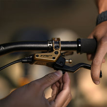 画像をギャラリービューアに読み込む, TRP EVO PRO HD-M9040 グレー ブレーキ前後セット