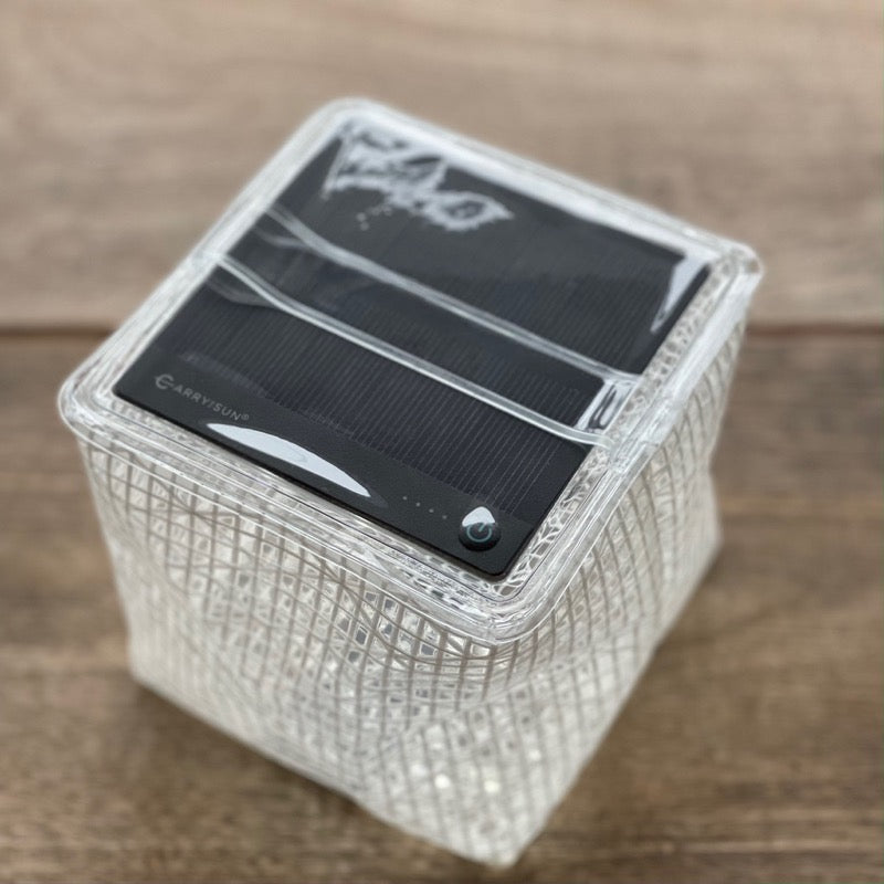 キャリー・ザ・サン ミディアム CARRY THE SUN Medium 折り畳みLEDランタン ソーラーライト 太陽光パネル ソーラー充電 軽量 防水 災害 防災グッズ 非常用 インテリア雑貨 シンプル かわいい おしゃれ ギフト プレゼント キャンプ アウトドアリビング フェス 