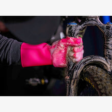 画像をギャラリービューアに読み込む, Muc-off  DEEP SCRUBBER GLOVES PINK マックオフ