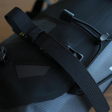 画像をギャラリービューアに読み込む, APIDURA エクスペディション ハンドルバーパック(9L)