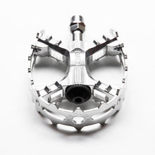 Load image into Gallery viewer, MKS XC-III bear trap pedal (Silver) スピンドル径 9/16 三ヶ島製作所 ペダル