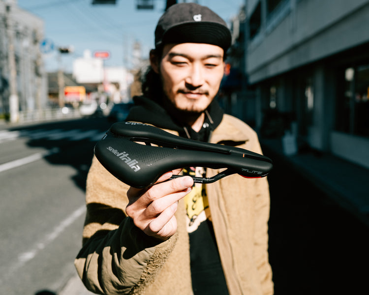 超定番サドルのselle ITALIA FLITE 1990と、FLITEシリーズの最新モデル