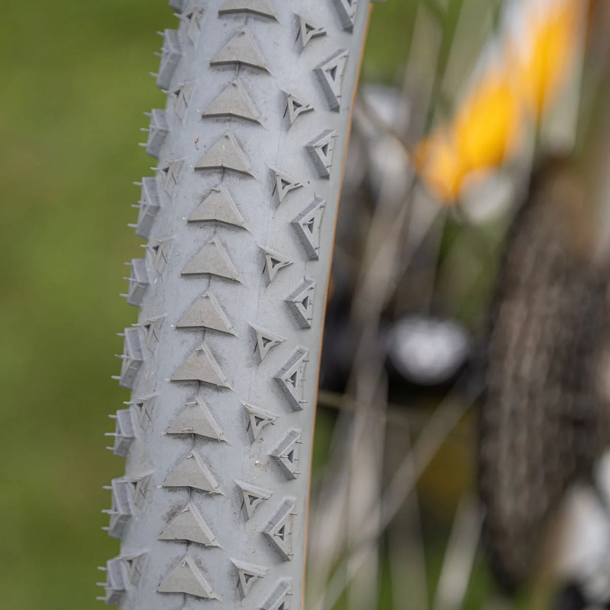 ULTRADYNAMICO mars race tire [gray / red] ウルトラダイナミコ