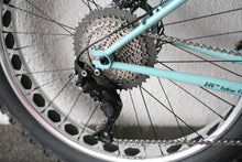 画像をギャラリービューアに読み込む, Surly / WEDNESDAY M
