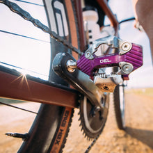 Load image into Gallery viewer, WOLF TOOTH DEL Gravel Race Clipless Pedal
