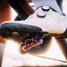 Load image into Gallery viewer, WOLF TOOTH DEL Gravel Race Clipless Pedal
