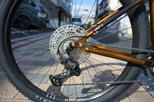 Load image into Gallery viewer, 【ご予約】KONA UNIT X 完成車 Gloss Metallic Gold 2026年モデル
