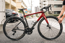 画像をギャラリービューアに読み込む, ハンドルを高めに組んだENVE Melee完成車（Iconic Red・IN-Route High Rise Stem）
