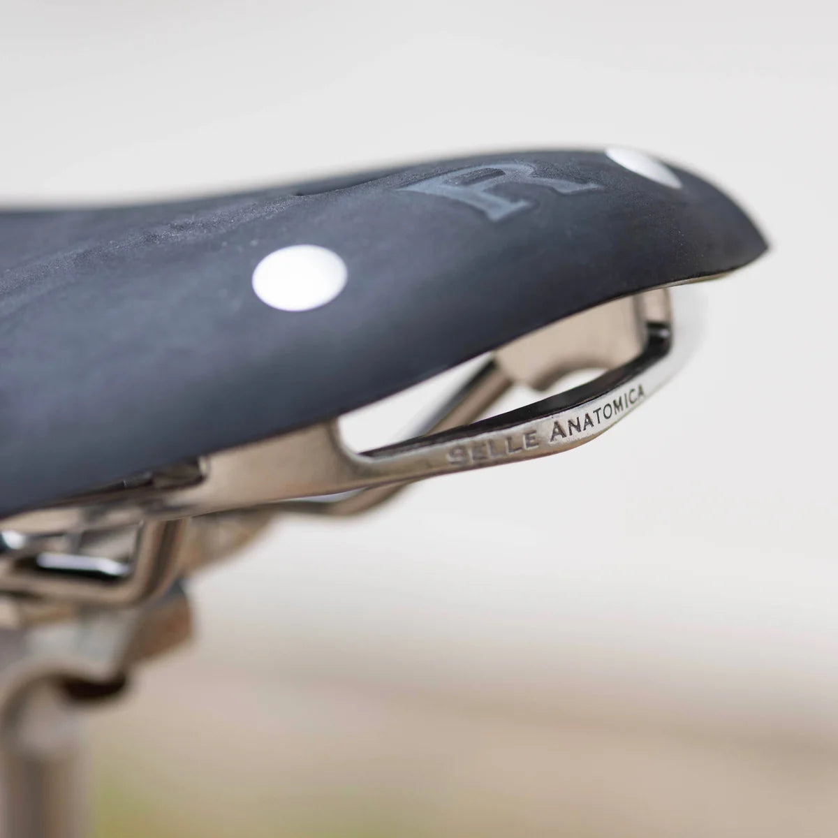 SELLE ANATOMICA R2 Rubber Saddle – Grumpy Bike Shop