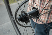 画像をギャラリービューアに読み込む, OQUO RC25TEAM シマノ HG 前後セット グラベルに最適 カーボンホイールセット 特価価格
