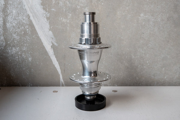 10%オフ】CHRIS KING R45D センターロック セラミック シルバー 32h