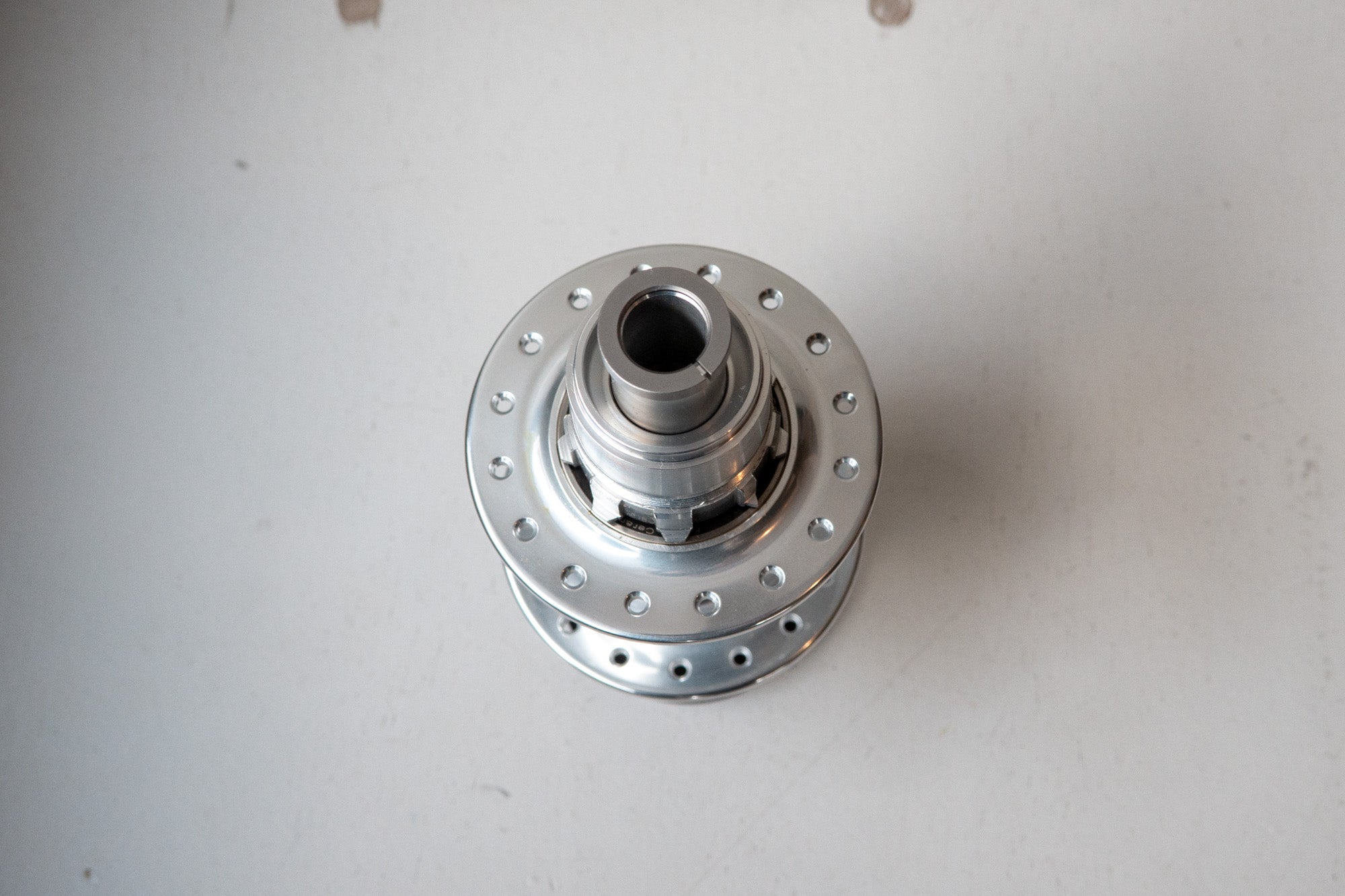 10%オフ】CHRIS KING R45D センターロック セラミック シルバー 32h