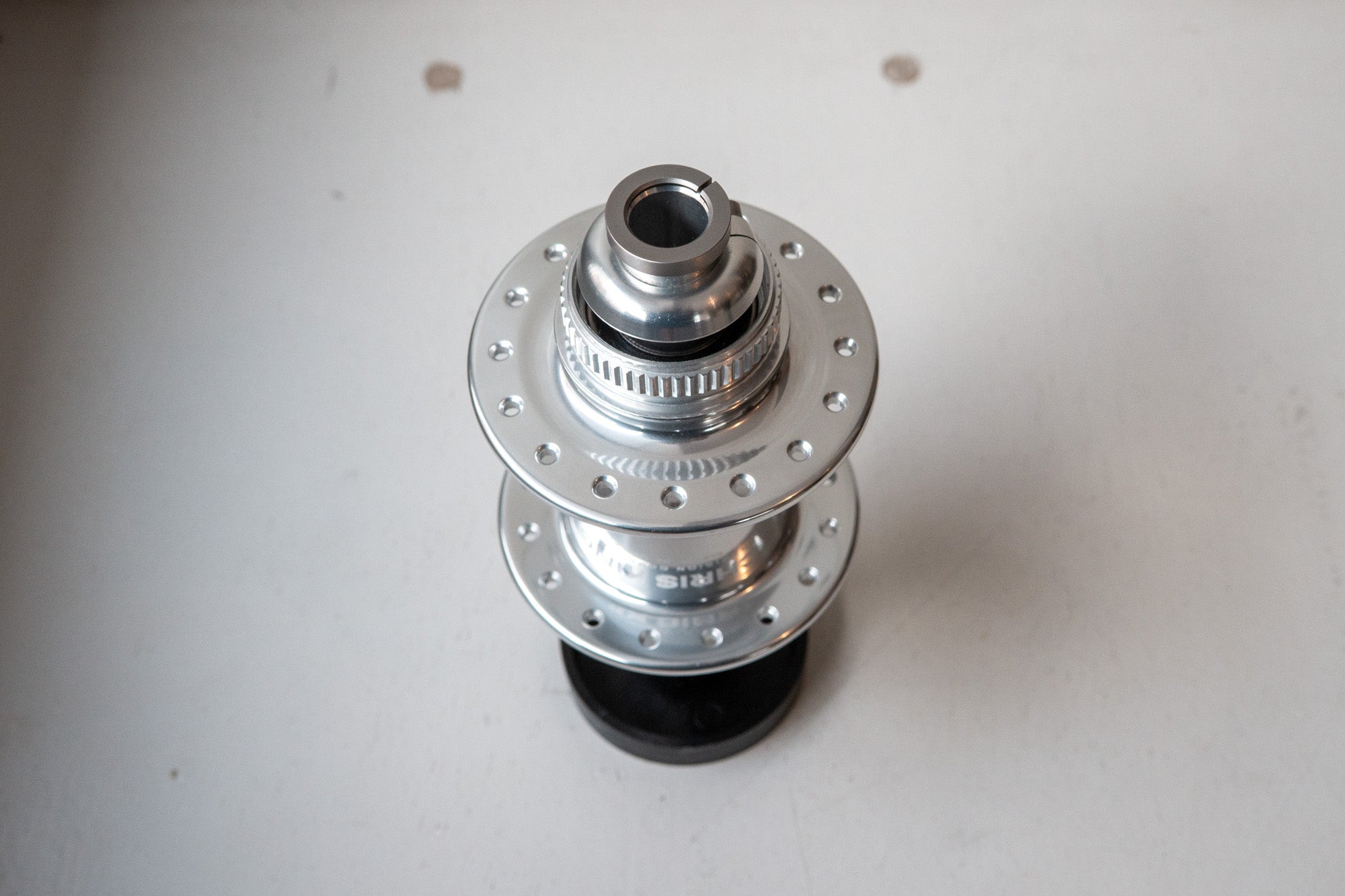 10%オフ】CHRIS KING R45D センターロック セラミック シルバー 32h