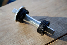 Load image into Gallery viewer, 【中古】Whiteindustries Square Taper Bottom Bracket
