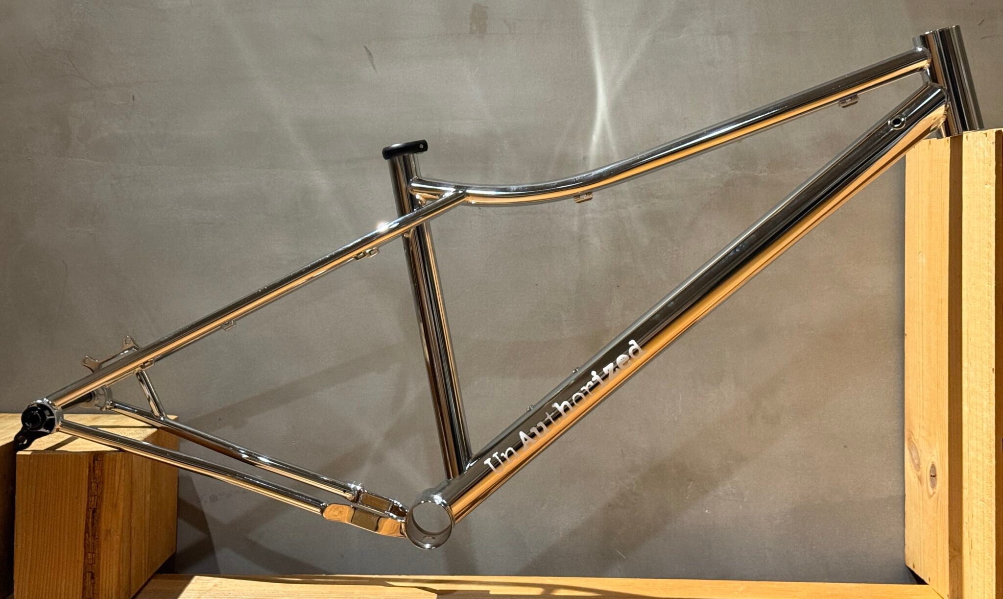 Un Authorized / アンオーソライズド – Grumpy Bike Shop