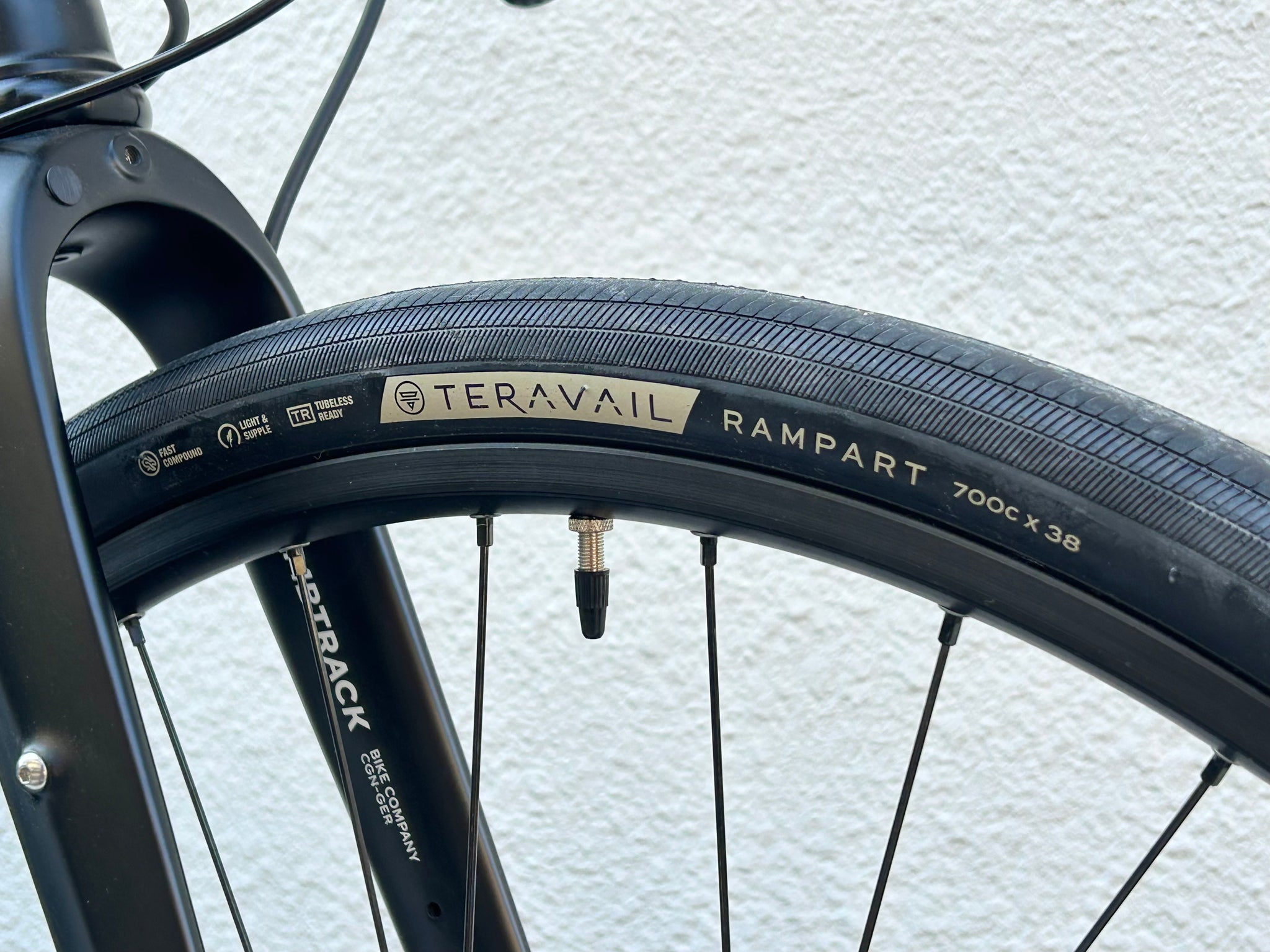 BOMBTRACK HOOK EXT – 700Cカスタム仕様 ＋650Bホイール付属 – Grumpy