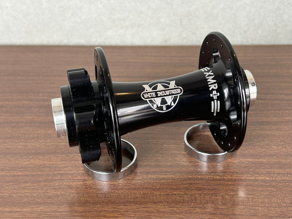 WHITE INDUSTRIES 前ハブ XMR BOOST 110x15mm 32H ブラック – Grumpy