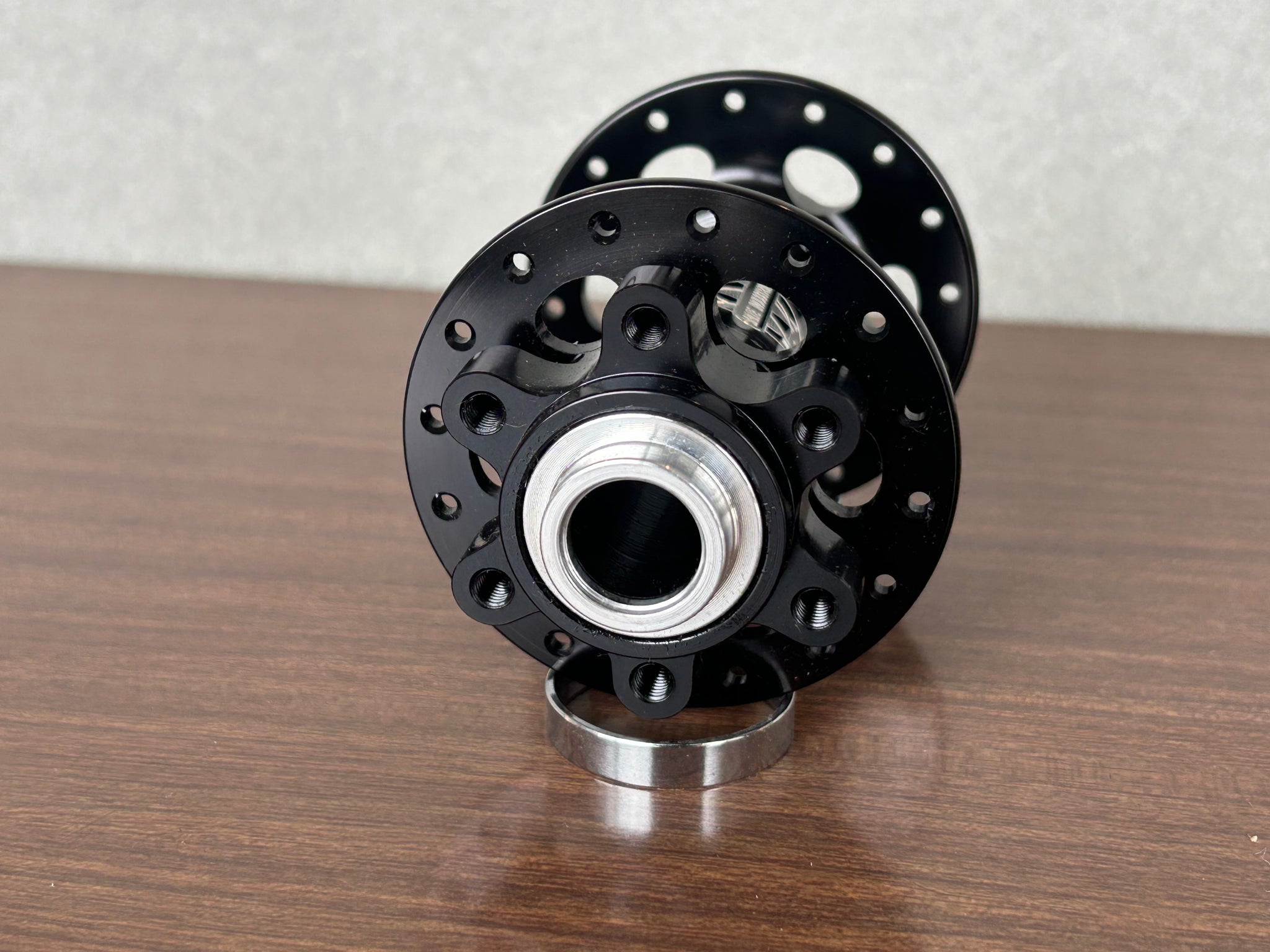 WHITE INDUSTRIES 前ハブ XMR BOOST 110x15mm 32H ブラック – Grumpy
