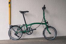 Load image into Gallery viewer, BROMPTON C Line Explore 12spd (Mハンドル、ラック有り) レーシンググリーン ブロンプトン
