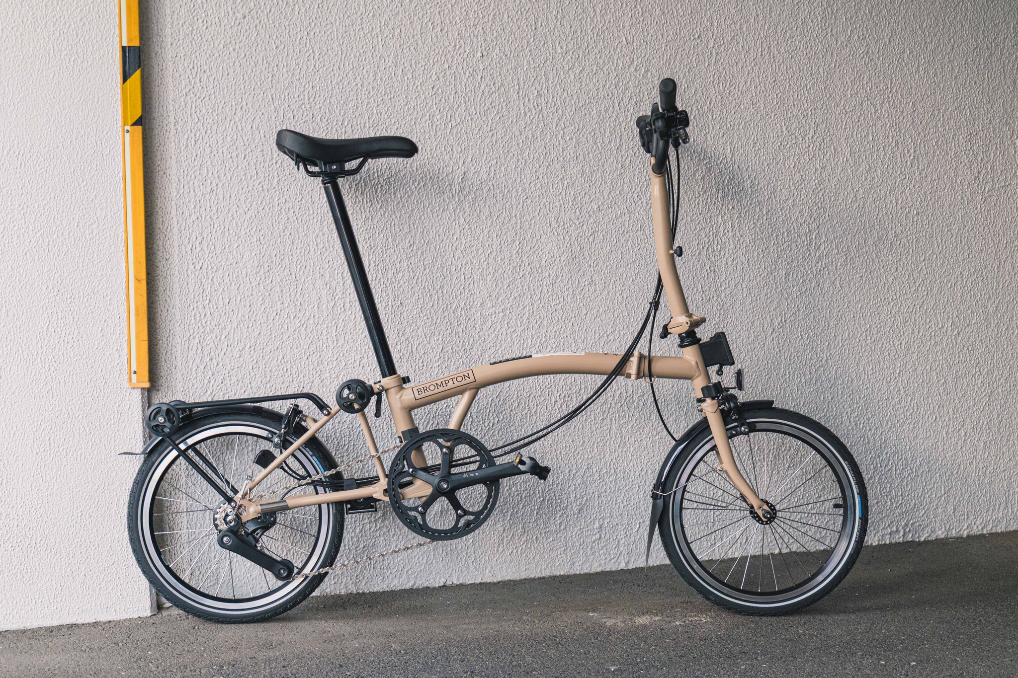 BROMPTON C Line Explore 12spd (Mハンドル、ラック有り) サンド