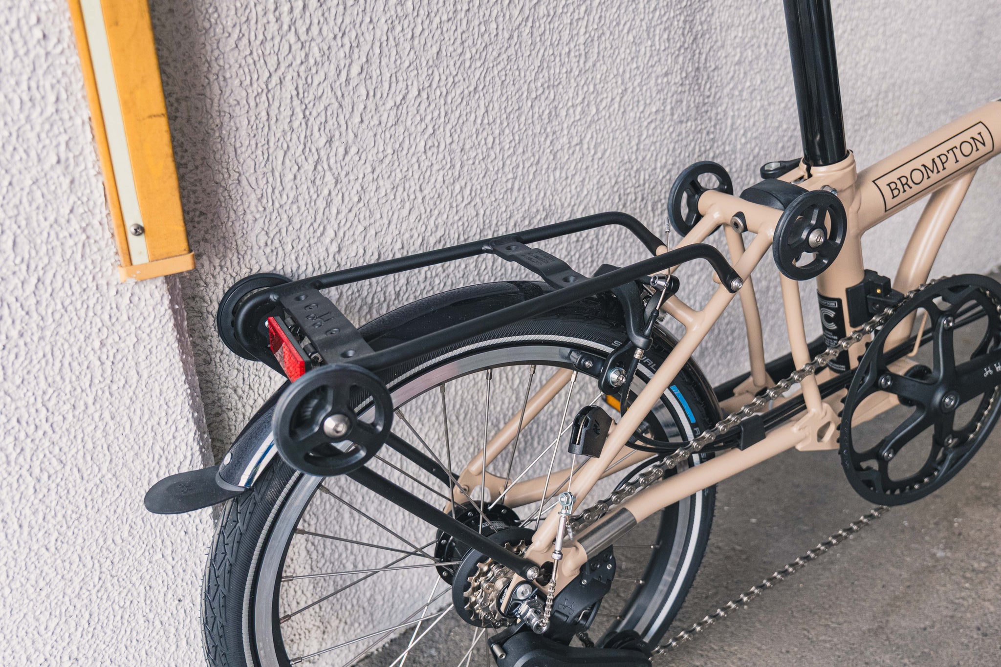 BROMPTON C Line Explore 12spd (Mハンドル、ラック有り) サンド