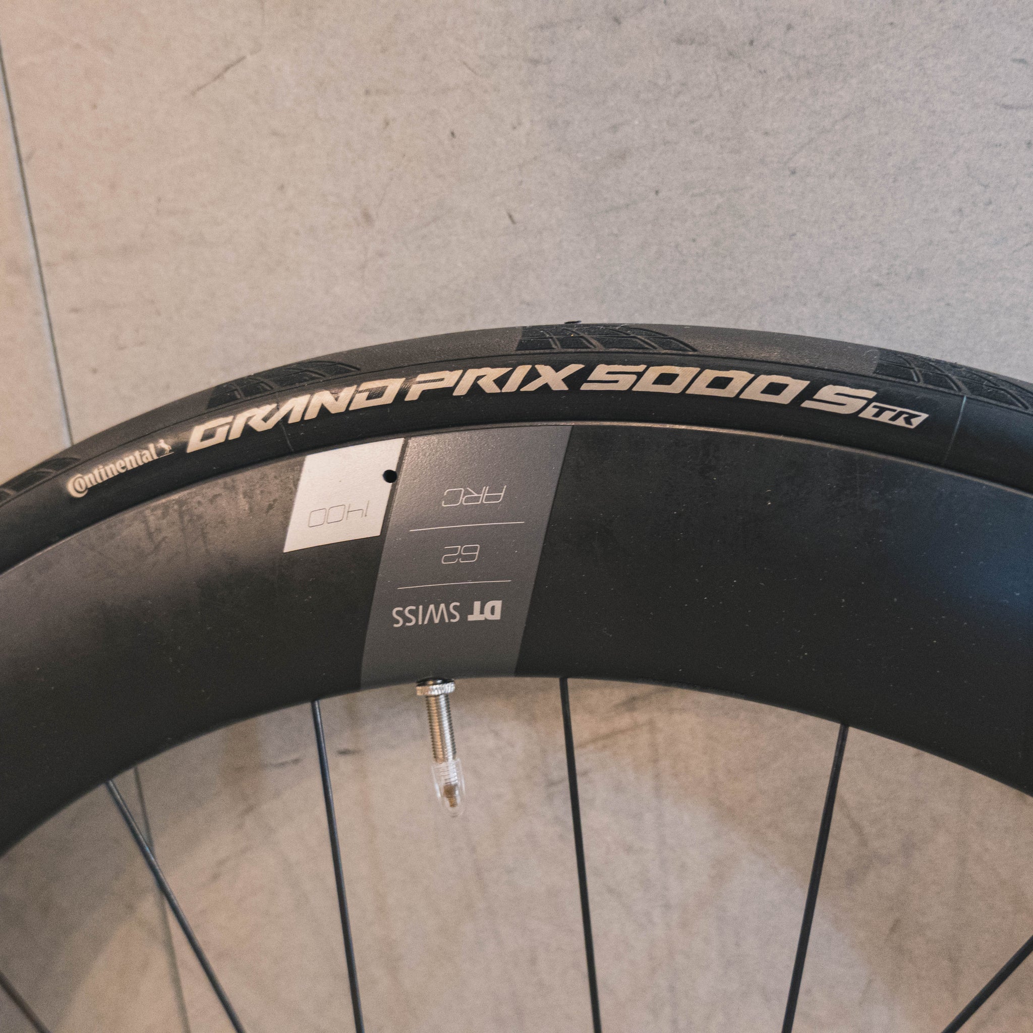 DTSWISS ARC1400DICUT 62mmカーボンホイール　手渡し希望 P1019257.jpg?v=1756102848