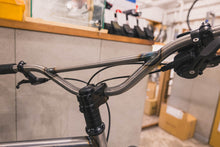 画像をギャラリービューアに読み込む, Surly SUNRISE HANDLEBAR RAWカラーver.
