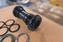 画像をギャラリービューアに読み込む, 【中古】Chrisking Bottom Bracket ブラック
