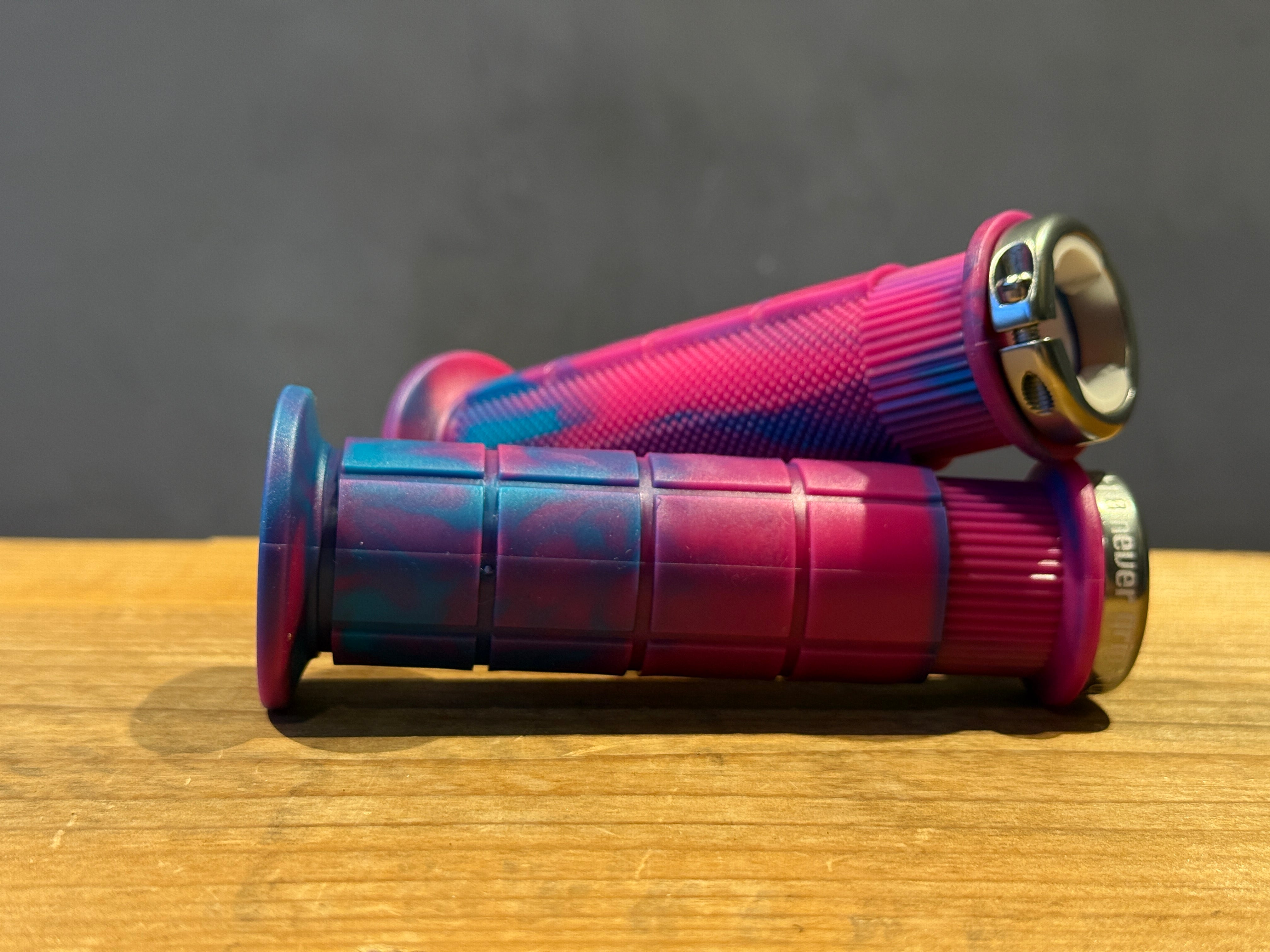UnAuthorized NEVER EVER GRIP HALFCARAMEL MTBグリップ – Grumpy Bike
