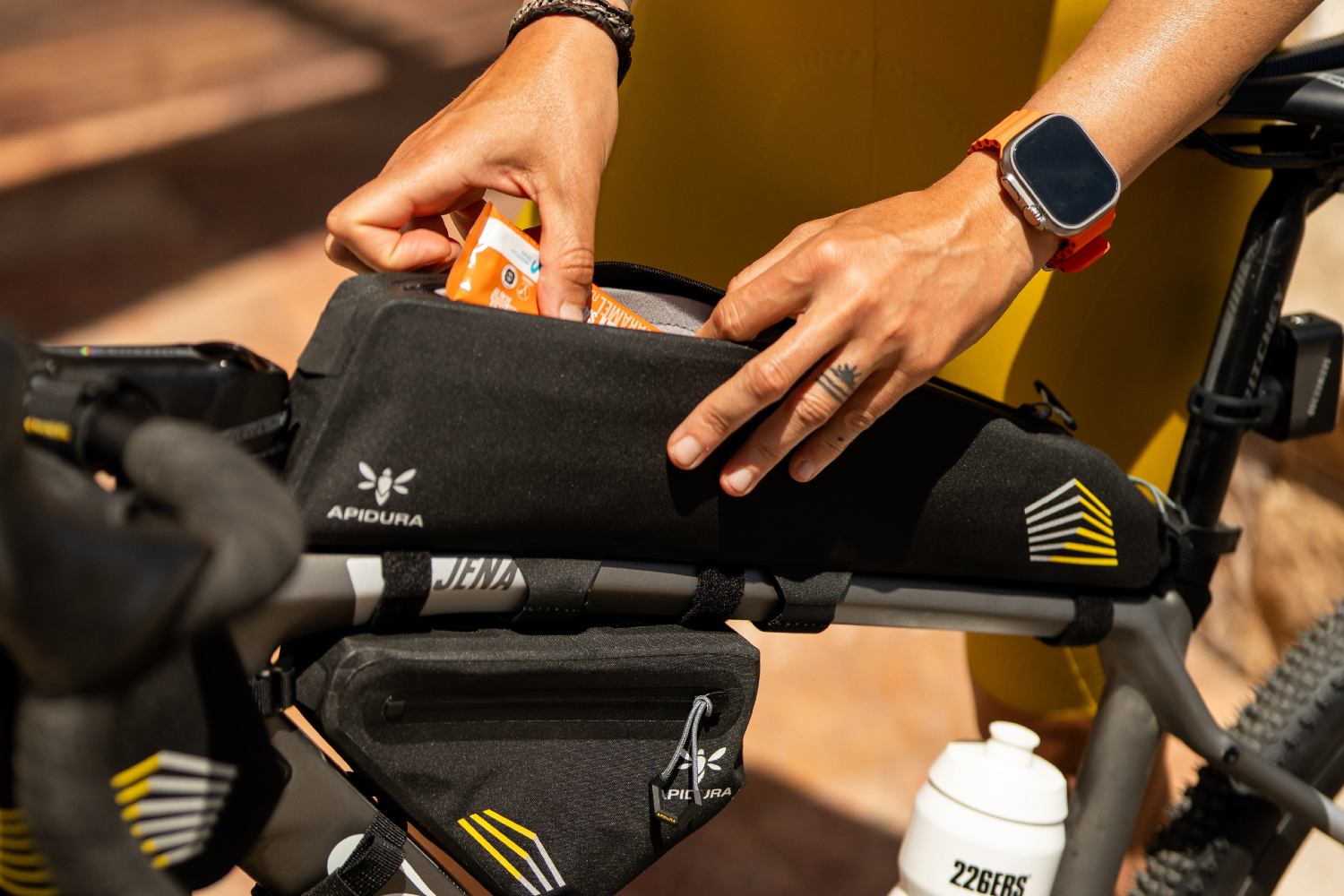 APIDURA レーシング ロングトップチューブバッグ 2L 大容量 – Grumpy