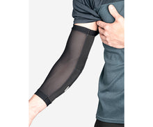 Load image into Gallery viewer, Bluegrass AURA ELBOW エルボーガード ブルーグラス
