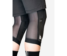 Load image into Gallery viewer, Bluegrass AURA KNEE ニーガード ブルーグラス
