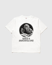 Load image into Gallery viewer, HAVE A GRATEFUL DAY T-SHIRT -PLAY DEAD GOHEMP Tシャツ（HAVE A GRATEFUL DAY）の商品画像（写真1）
