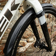画像をギャラリービューアに読み込む, mucky nutz Zennor Front Gravel Guard lifestyle
