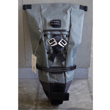 Load image into Gallery viewer, RawLow Mountain Works Bike&#39;n Hike Post Bag X-Pac ロウロウマウンテンワークス サドルバッグ バックパック リュック 輪行 Xpac 軽量
